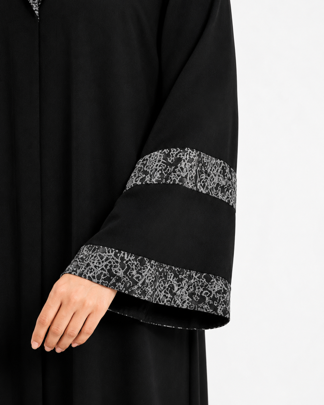 Noir Silver Prestige Abaya 10081